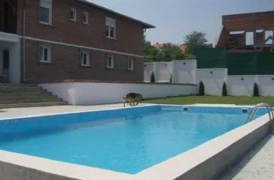 Privatni bazen Višnjica